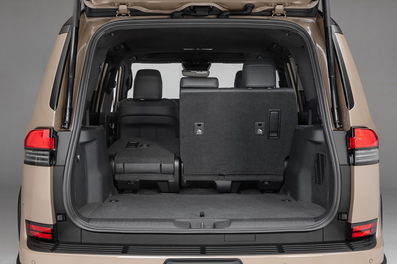 lexus-gx550-overtrail-interiorrear30split-v2