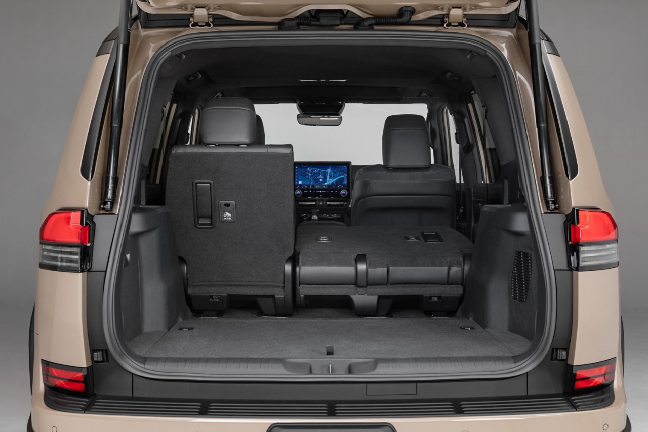 lexus-gx550-overtrail-interiorrear70split-v2