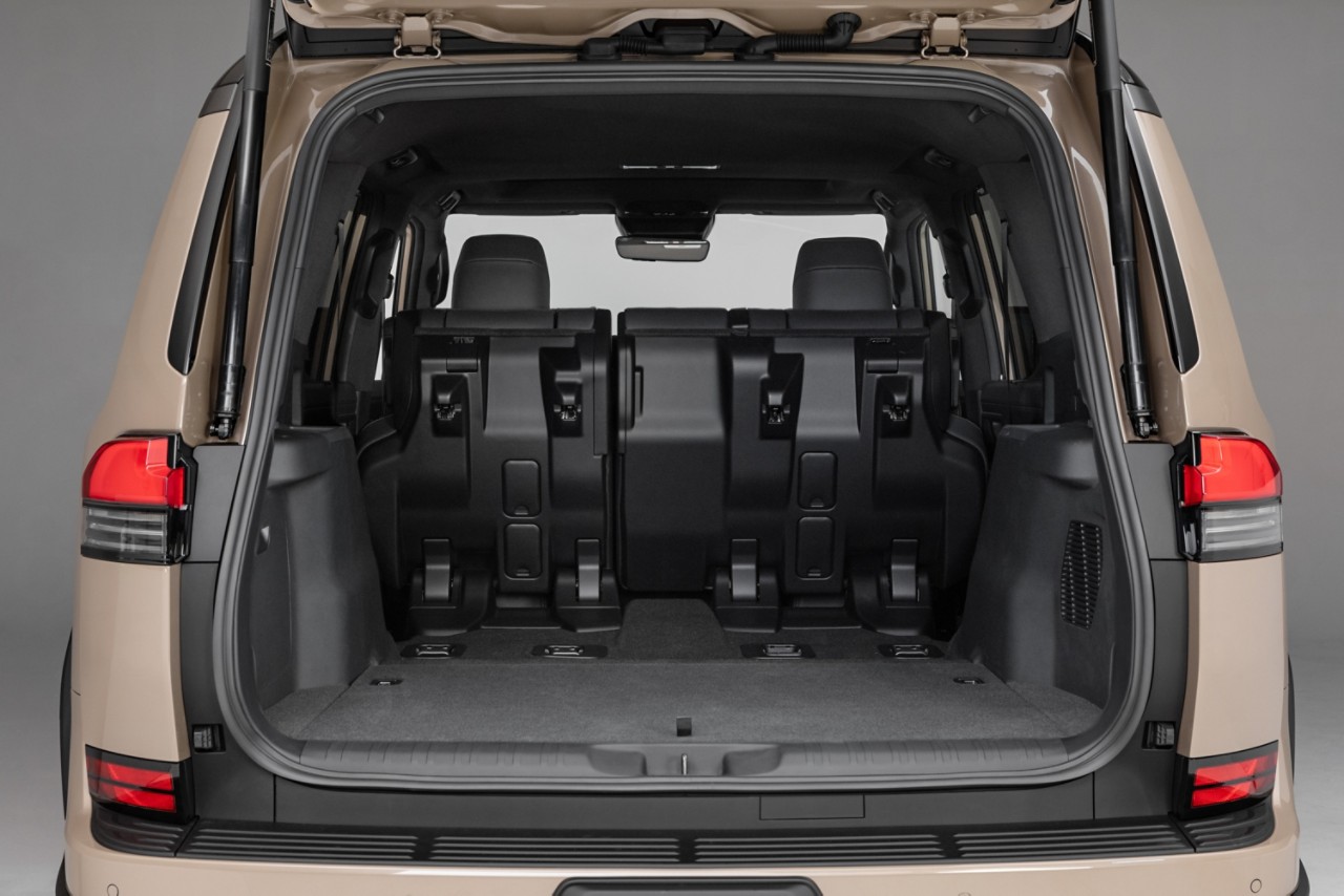 lexus-gx550-overtrail-interiorrearseatsstowed-v2