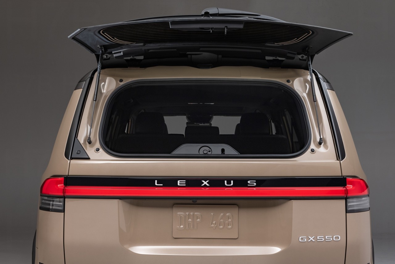 lexus-gx550-overtrail-interiorrearwindowopen-v2