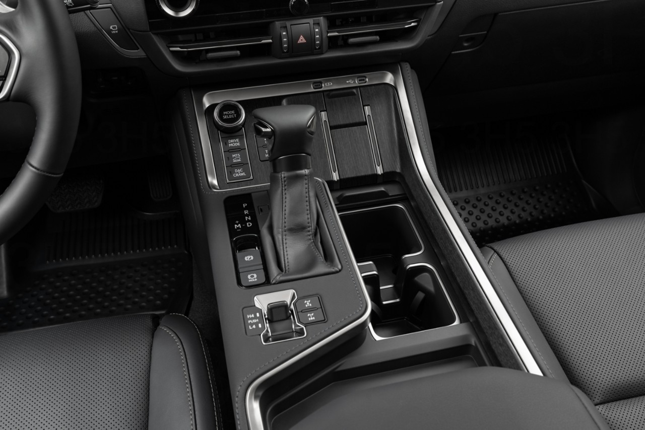 lexus-gx550-overtrail-interiorshifterandconsole-v1