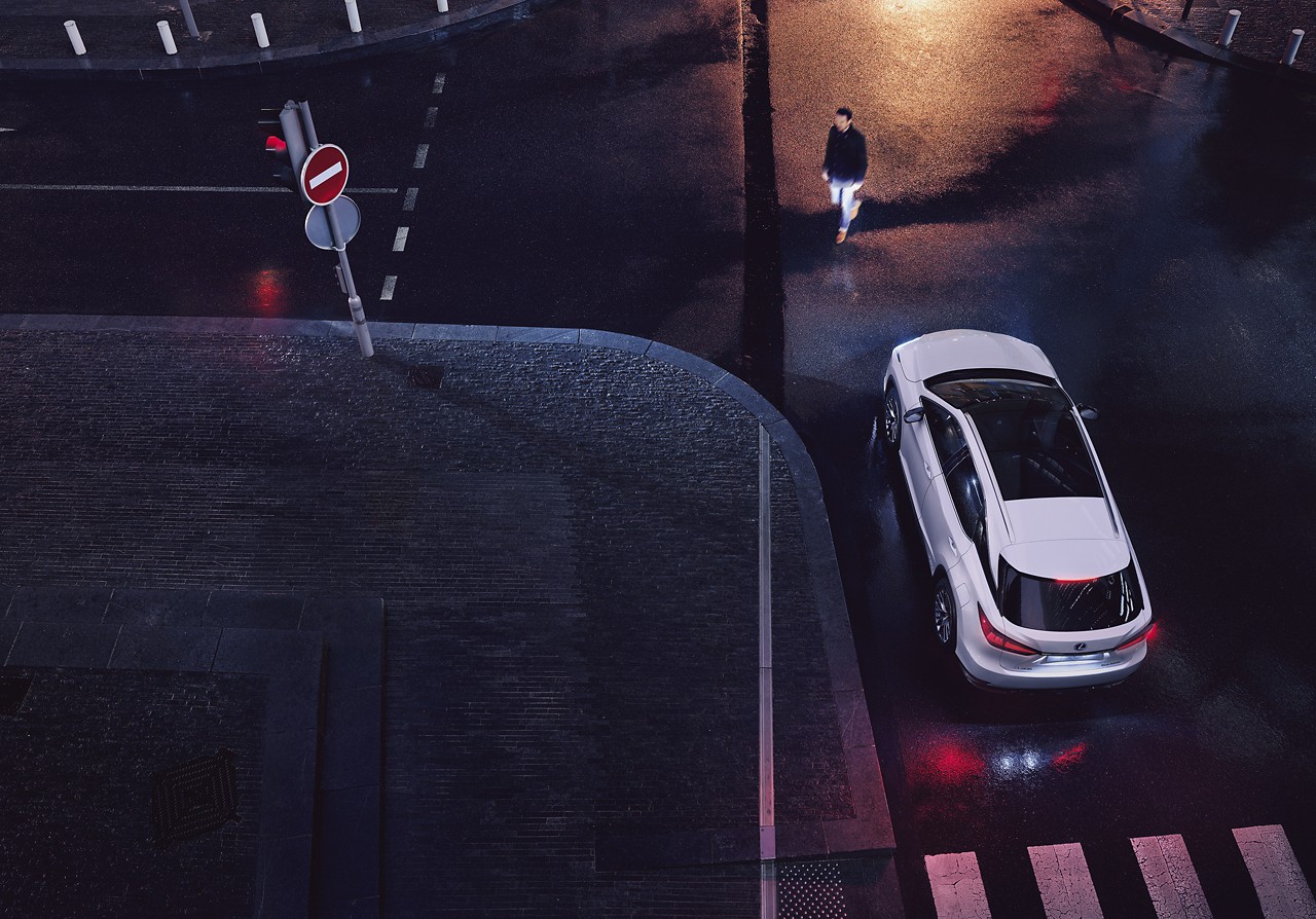 Lexus Safety System + detecting a pedestrian 