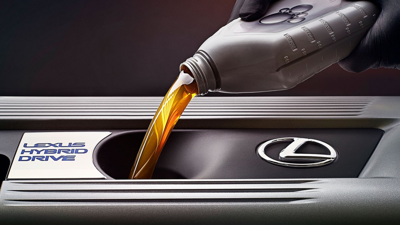Engine oil being poured into a Lexus hybrid drive engine 