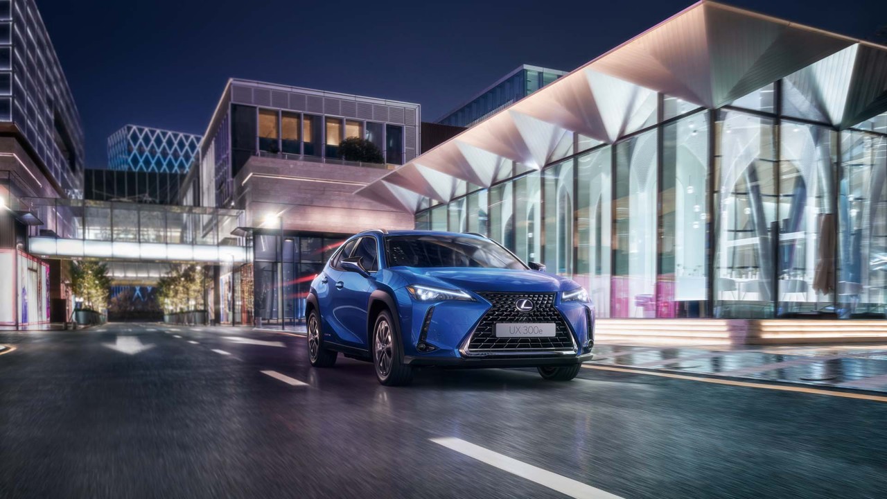 Lexus UX 300e driving through a city location