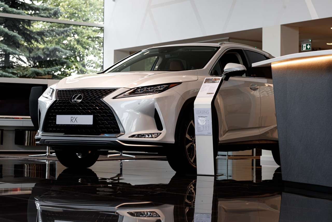Lexus UX front airbags
